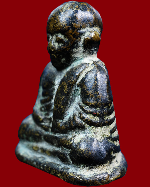 หลวงพ่อเงิน วัดบางคลาน จังหวัด พิจิตร รุ่นปืนแตก พิมพ์ไตรมาส นิยมเศียรกลม ปี ๒๕๒๘