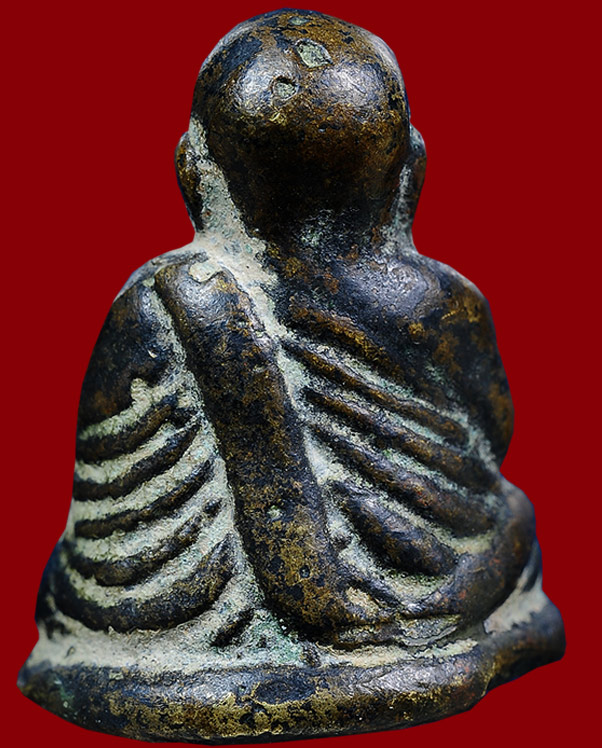 หลวงพ่อเงิน วัดบางคลาน จังหวัด พิจิตร รุ่นปืนแตก พิมพ์ไตรมาส นิยมเศียรกลม ปี ๒๕๒๘