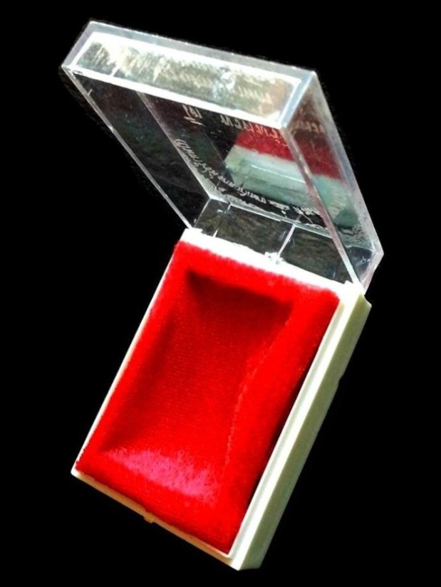 ((( กล่องเปล่า ))) สำหรับใส่พระสมเด็จบางขุนพรหม " พิมพ์ใหญ่ " ปี2531 กล่องแบบมุมเหลี่ยม หายากครับ