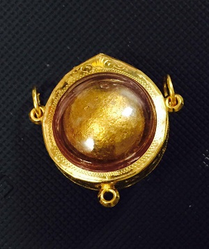 ลูกอมเมตตามหานิยม หลวงพ่อสาคร โค๊ตเลข 3 สร้างแค่ 999ลูก (นิยม หายาก) เลี่ยมทองสามห่วง