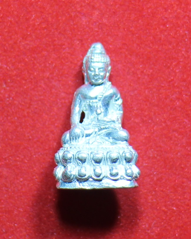 พระกริ่งเล็ก หลวงปู่สินปี58 เนื้อกะไหล่เงิน ก้นอุดผงพรายกุมาร พร้อมกล่อง