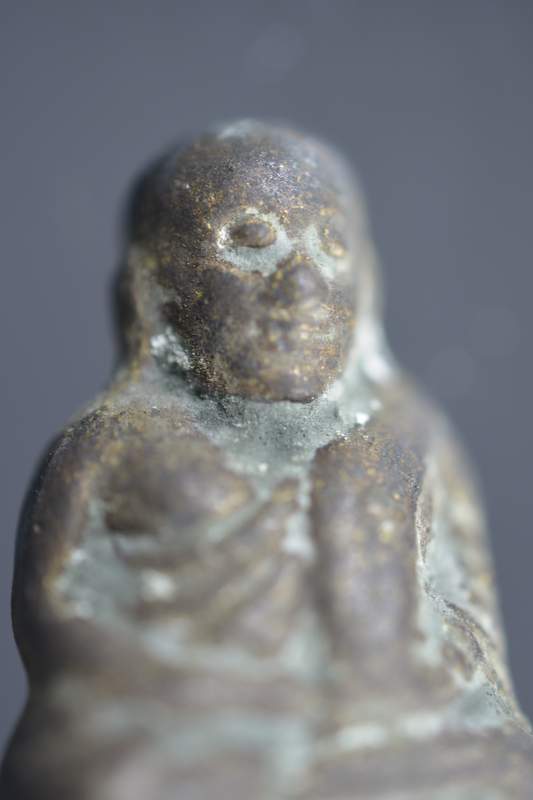 รูปหล่อลอยองค์หลวงพ่อเงิน วัดท้ายน้ำ เลี่ยมพร้อมสร้อยปะคำกะลาตาเดียว รุ่นสร้างวิหารและพิพิธภัณฑ์