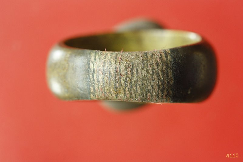 แหวนปลอกมีด รุ่นแรก ปี 2547 หลวงพ่อเพี้ยน วัดเกริ่นกฐิน จ.ลพบุรี