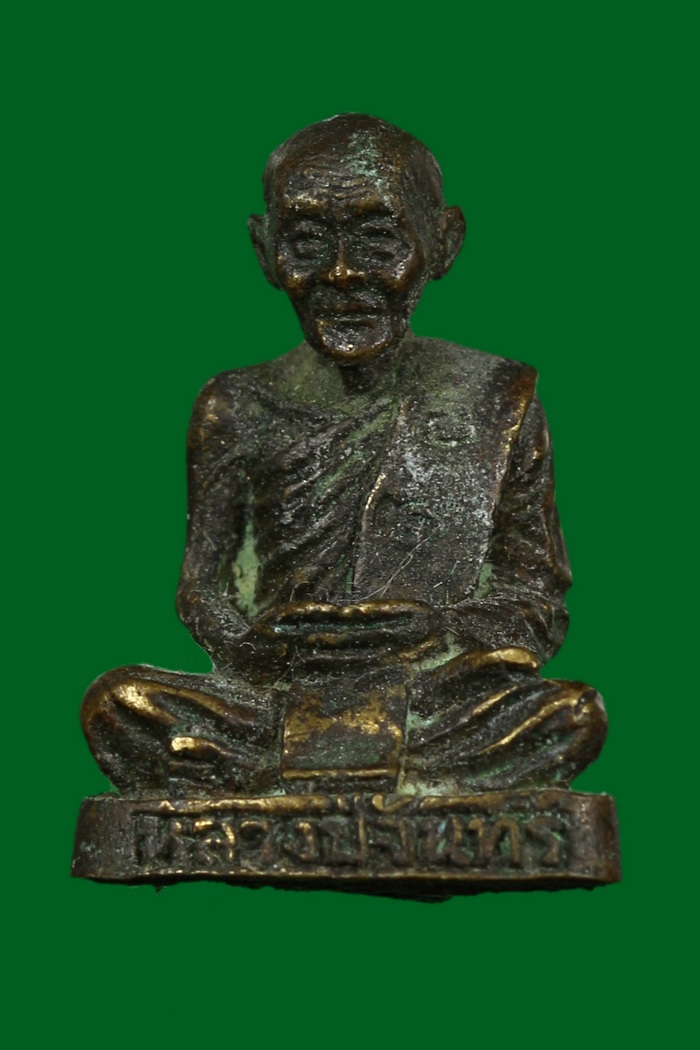 รูปหล่อหลวงปู่จันทร์ ก้นอุ