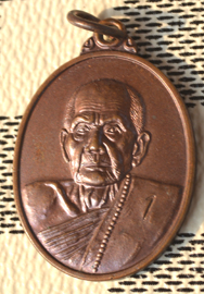 ๑๑๑ เหรียญรุ่นแรกหลวงปู่หมุน ตอกโค๊ตเลข 1 และใบรับประกัน เหรียญนี้เก็บไว้ให้ดีต่อไปจะมีค่ามากกว่าทอง