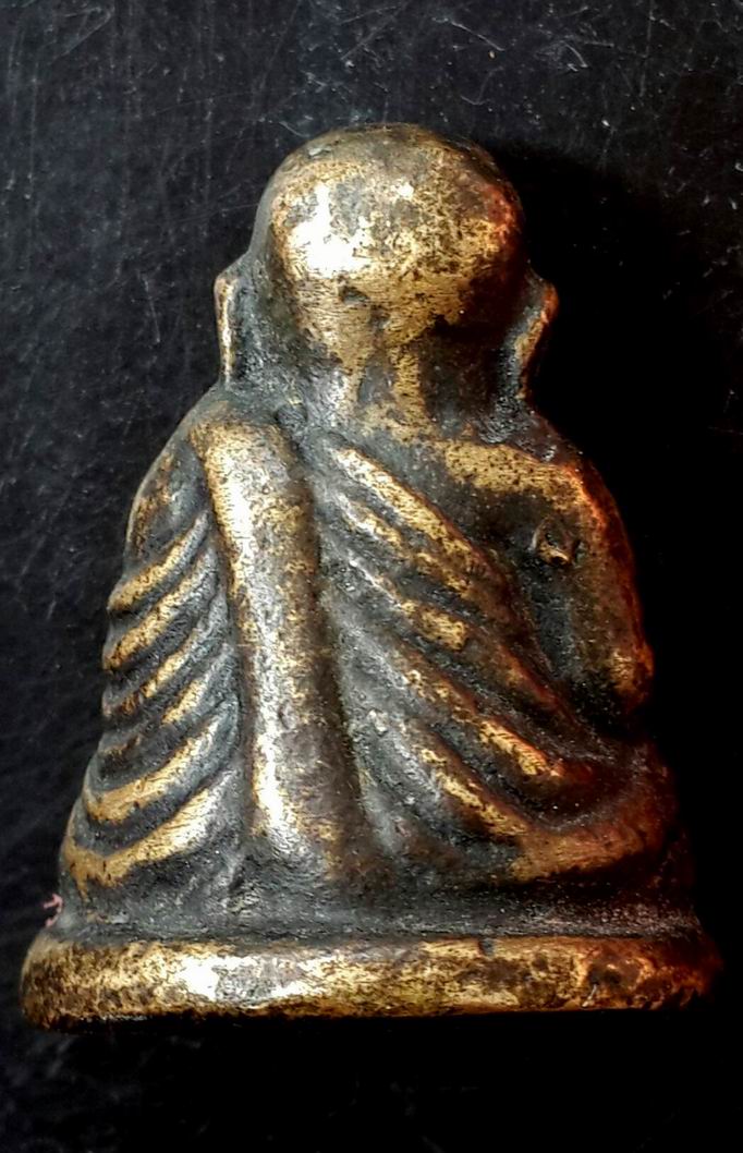 หลวงพ่อเงินวัดบางคลาน รุ่นปืนแตก ปี 28 พิมพ์เศียรโตสนิมดำนิยมครับ