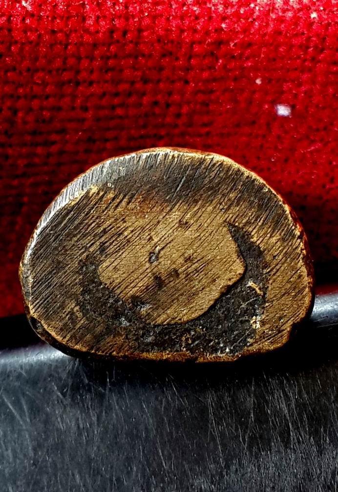 หลวงพ่อเงินวัดบางคลาน รุ่นปืนแตก ปี 28 พิมพ์เศียรโตสนิมดำนิยมครับ