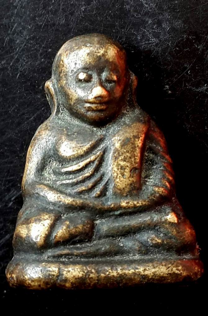 หลวงพ่อเงินวัดบางคลาน รุ่นปืนแตก ปี 28 พิมพ์เศียรโตสนิมดำนิยมครับ