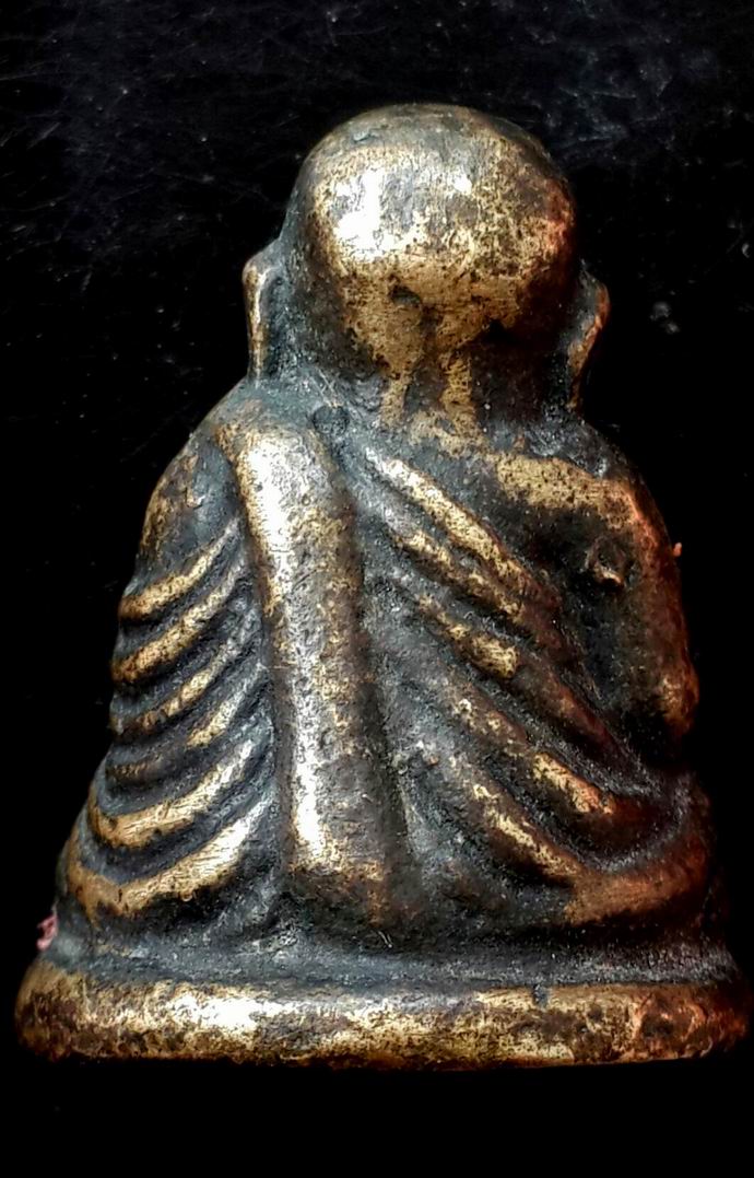 หลวงพ่อเงินวัดบางคลาน รุ่นปืนแตก ปี 28 พิมพ์เศียรโตสนิมดำนิยมครับ