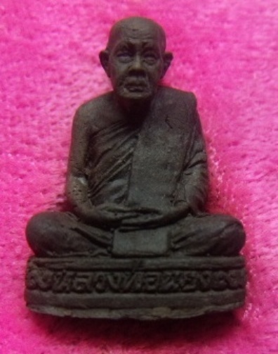 **วัดใจ**รูปเหมือนเนื้อว่าน อาจาร์ยนอง วัดทรายขาว  รุ่นครบรอบ ๘๐ ปี ๒๕๔๑**สวยๆ พร้อมกล่องเดิม