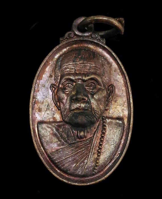 เคาะเดียว เหรียญเล็กหน้าใหญ่ หลวงปู่หมุน ปี42 เนื้อทองแดง ผิวรุ้ง จมูกโด่งๆ สวย กล่องเดิม