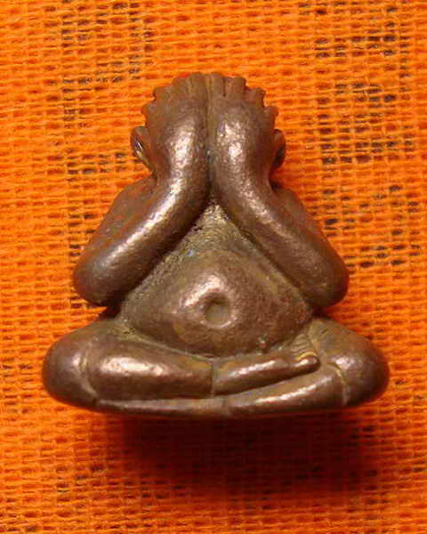 พระปิดตาปุ้มปุ้ย ชินบัญชร หลวงพ่อสาคร วัดหนองกรับ เนื้อทองแดง เลข ๑๕๗๒