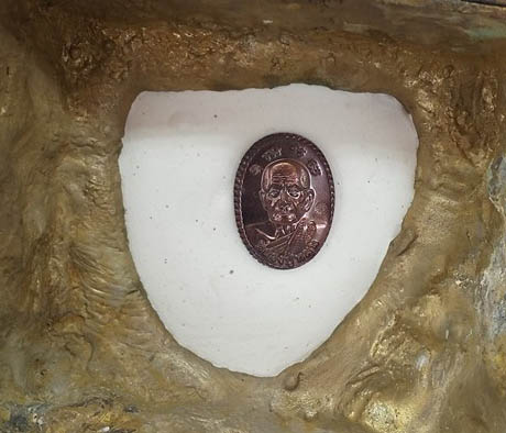 ราคาวัด พระบูชาหลวงปู่หมุน วัดป่าหนองหล่ม รุ่นรวยมั่นคง ปี 2557 หน้าตัก 3 นิ้ว สูง 5 นิ้ว