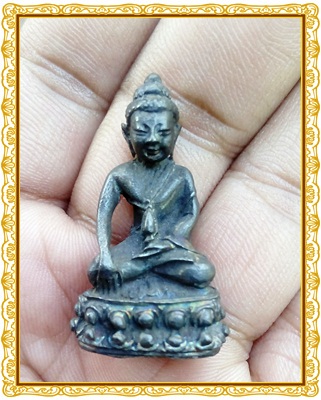 หลวงปู่คร่ำ พระกริ่งมงคลจักรวาล ปี25 เนื้อนวะ ตามภาพ