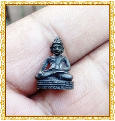 หลวงปู่คร่ำ พระกริ่งมงคลจักรวาล ปี25 เนื้อนวะ ตามภาพ