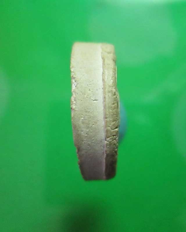 พระเนื้อผงจันทร์ลอยหลวงปู่โต๊ะ วัดประดู่ฉิมพลี  หลังเรียบ ปี10 สวยเดิม 