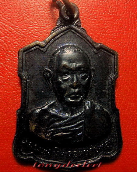 เหรียญหลวงพ่อเงินหลังลายเซ็นต์ วัดดอนยายหอม ปี 2509 ค่ะ