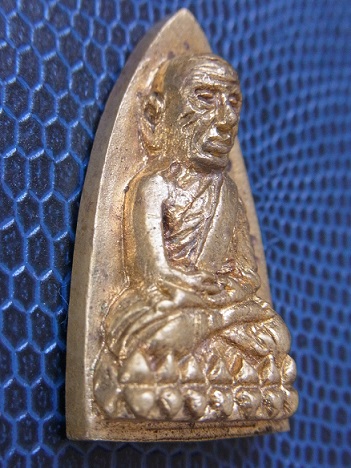 ลพ ทวด รุ่นหลังเตารีด 2 พ.ศ.2538 พิมพ์ใหญ่ เนื้อทองทิพย์