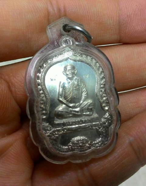 เหรียญ จตุพร หลวงปู่ คร่ำวัดวังหว้า เนื้อเงิน เลี่ยมพร้อม