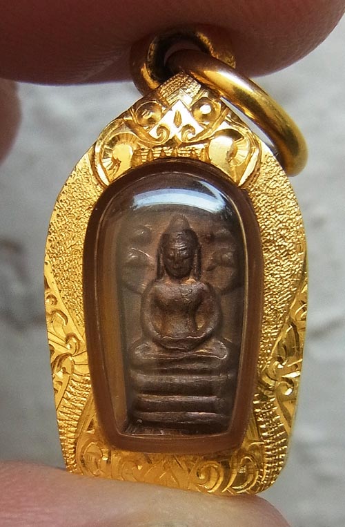 พระปรกใบมะขาม เจ้าคุณนร หลังจาร ปี 2513 เลี่ยมทองอย่างดี