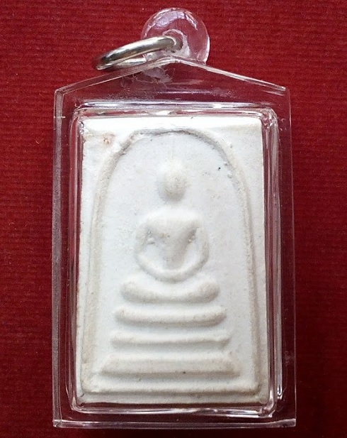 ผงมหาจักรพรรดิ์ หลวงปู่ดู่ วัดสะแก พิมพ์สมเด็จฐานสามชั้น