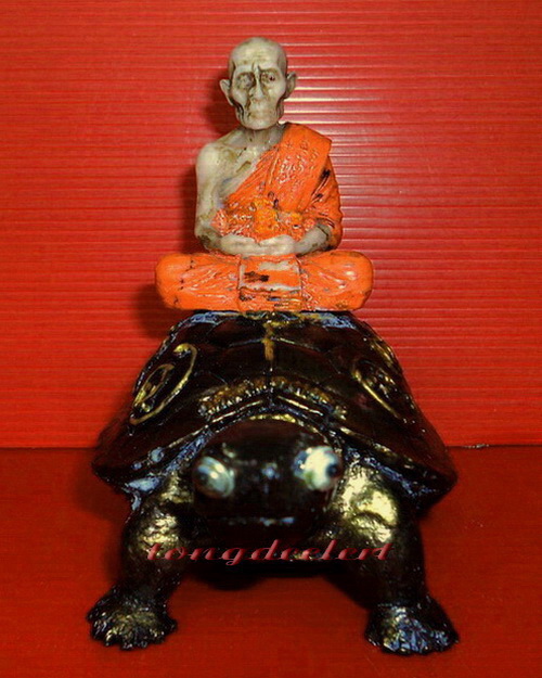 รูปเหมือนบูชาหลวงปู่หลิวนั่งเต่า วัดไร่แตงทอง ปี 2540 เนื้อเรซิ่น หายาก สวยมากค่ะ