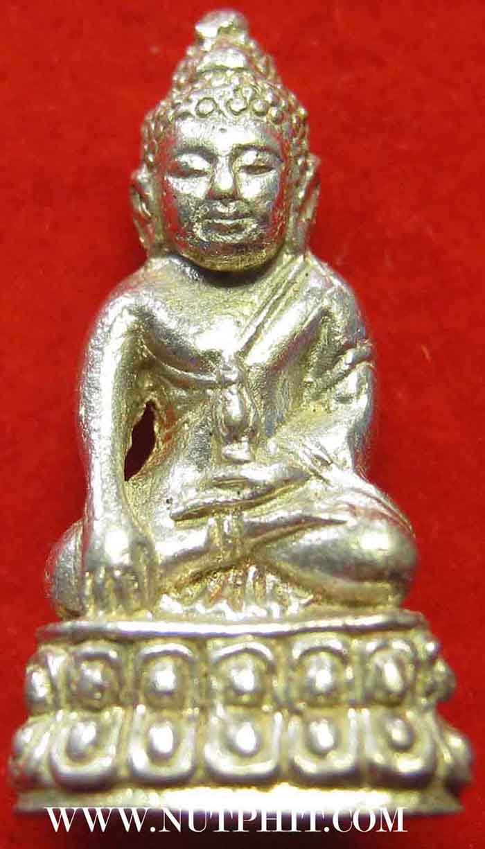 พระชัยวัฒน์เนื้อเงินแท้ หลวงพ่อเกษม เขมโก ลำปาง สวยกริ๊บยันกล่อง*137