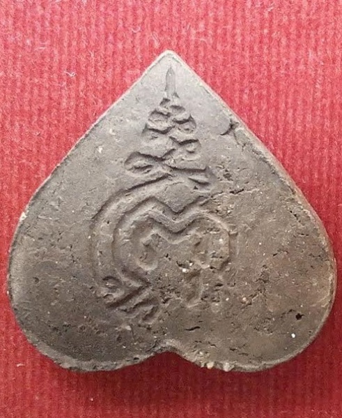 พระผงกลีบบัวพิมพ์ใหญ่ รุ่นใบโพธิ์มหามงคล หลวงปู่ดู่ วัดสะแก ปี29