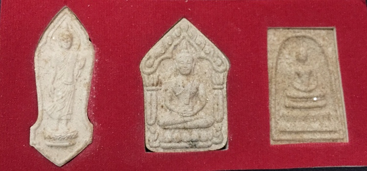 ที่ระลึกยกช่อฟ้าพระอุโบสถ หลวงพ่อสิน วัดละหารใหญ่ ปี 2552 ชุด 3 องค์ (ขุนแผน รุ่น 2)