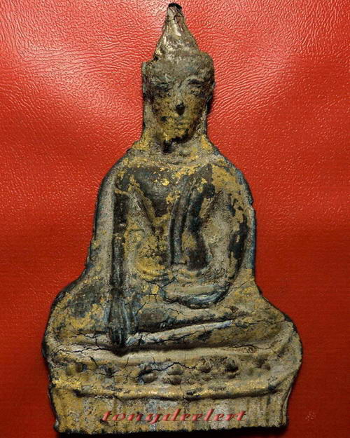 พระท่ากระดานหูช้างตัดชิด กรุวัดเทวสังฆาราม(วัดเหนือ) จ.กาญจนบุรี เนื้อตะกั่วสนิมแดงปิดทองเดิมค่ะ