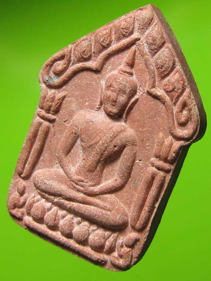 พระขุนแผนผงพรายกุมาร "รุ่นสากหัก" พิมพ์ใหญ่เนื้อแดง หลังฝังพลอย สภาพสวยเดิมๆ 