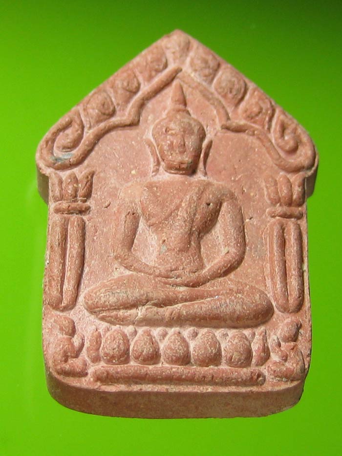 พระขุนแผนผงพรายกุมาร "รุ่นสากหัก" พิมพ์ใหญ่เนื้อแดง หลังฝังพลอย สภาพสวยเดิมๆ 