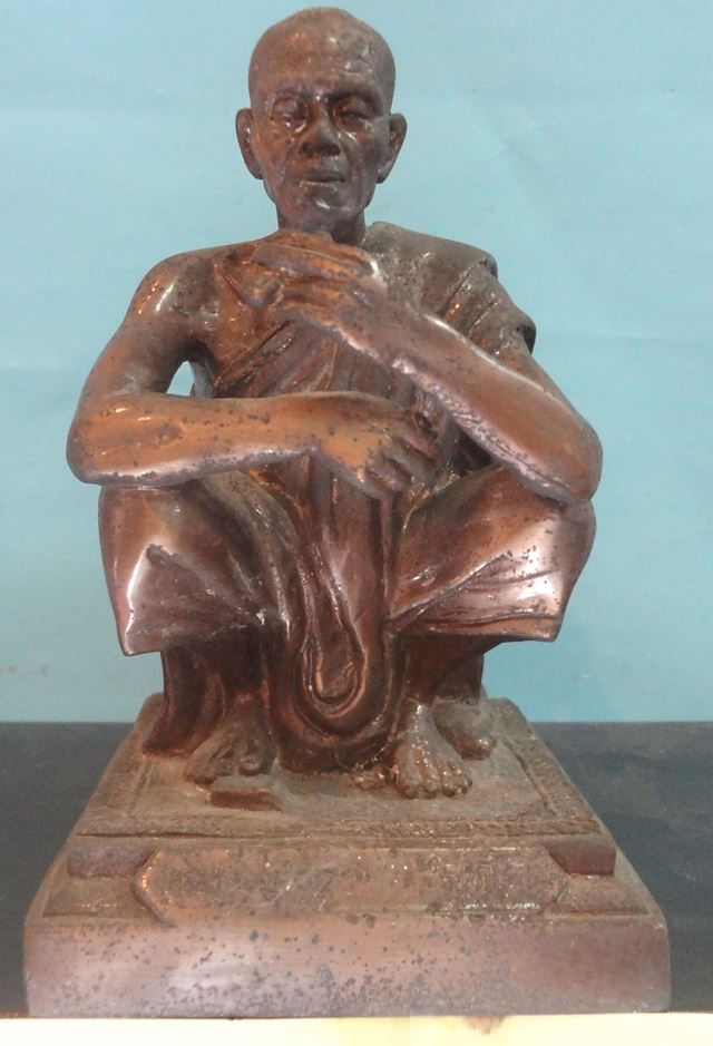  พระบูชาหลวงพ่อคูณก้นดินฝรั่งกว้าง4.5 นิ้วสูงจากฐาณ 7 นิ้วผิ ว หิ้งเดิมๆครับ