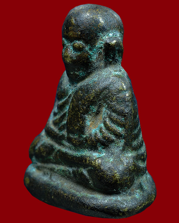 หลวงพ่อเงิน วัดบางคลาน จังหวัด พิจิตร รุ่นปืนแตก พิมพ์ไตรมาส ปี ๒๕๒๘ (๒) 