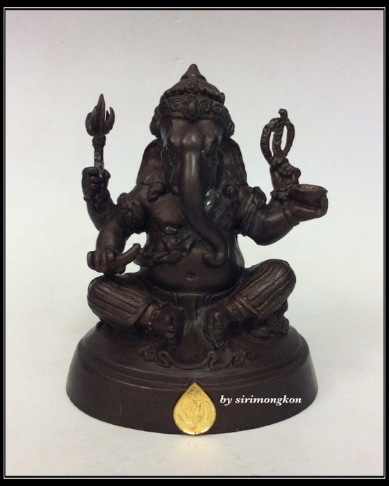 พระพิฆเนศ กรมศิลปากร ปี50 หน้าตัก3นิ้ว สูง4.5นิ้ว"ใต้ฐาน อุดพระพิฆเนศ เนื้อว่านเหลือง ปี50"