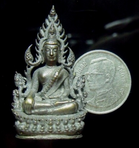 **วัดใจ**รูปหล่อพระพุทธชินราช เนื้อโลหะผสม ไม่ทราบที่**สวยๆ เชิญชมครับ