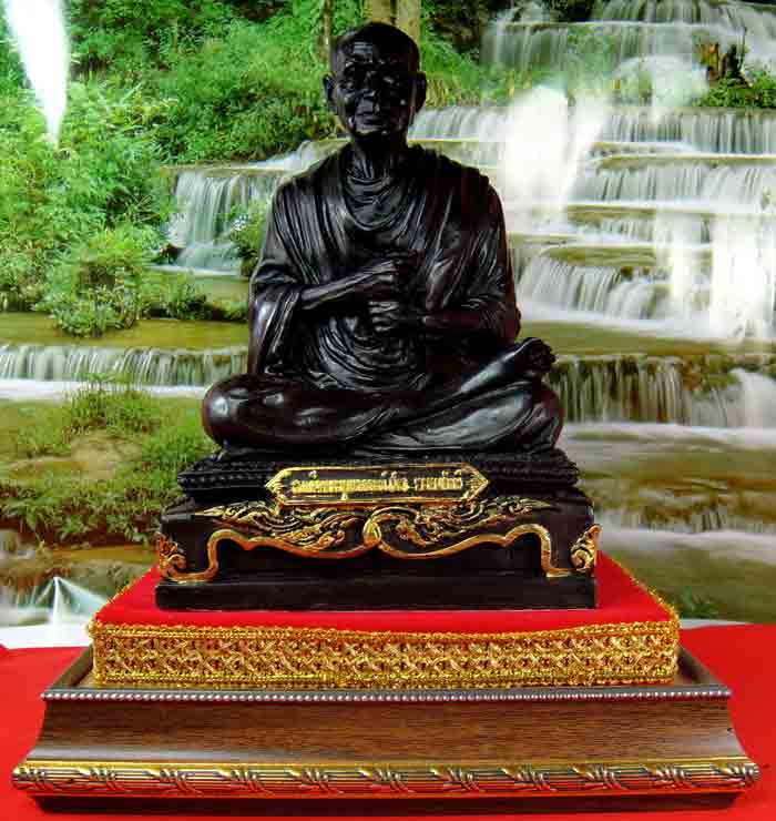 ***พระบูชาสมเด็จพุฒาจารย์(โต) เนื้อเรซิ่นผสมแร่เหล็กน้ำพี้ ขนาดความสูง 8.5 นิ้ว ฐานกว้าง 5 x 6 นิ้ว 