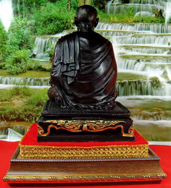 ***พระบูชาสมเด็จพุฒาจารย์(โต) เนื้อเรซิ่นผสมแร่เหล็กน้ำพี้ ขนาดความสูง 8.5 นิ้ว ฐานกว้าง 5 x 6 นิ้ว 