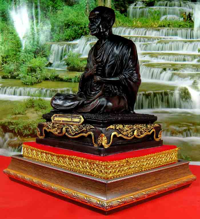 ***พระบูชาสมเด็จพุฒาจารย์(โต) เนื้อเรซิ่นผสมแร่เหล็กน้ำพี้ ขนาดความสูง 8.5 นิ้ว ฐานกว้าง 5 x 6 นิ้ว 