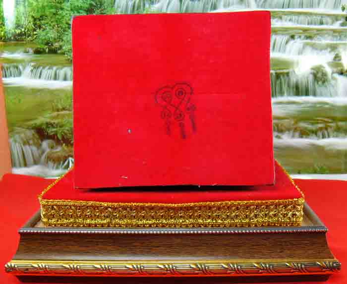 ***พระบูชาสมเด็จพุฒาจารย์(โต) เนื้อเรซิ่นผสมแร่เหล็กน้ำพี้ ขนาดความสูง 8.5 นิ้ว ฐานกว้าง 5 x 6 นิ้ว 