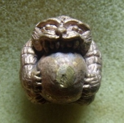 **วัดใจ**ลูกอมพญาเสือพิชัยสงคราม หลวงพ่อคง วัดกลางบางแก้ว ทองแดงเถื่อน พร้อมใบคาถา**ก้นอุดผง เลขสวยๆ