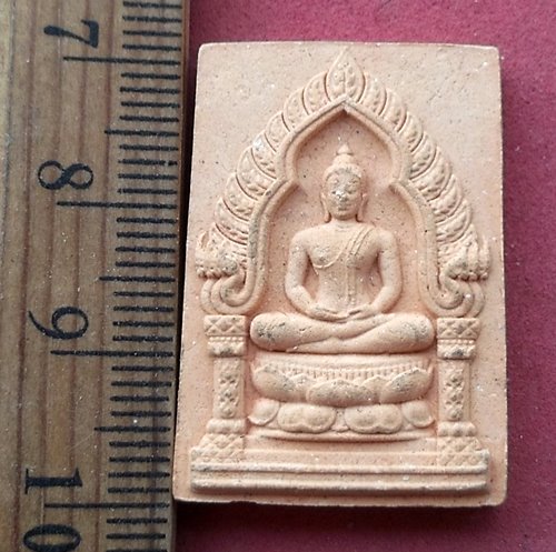 วัดใจเริ่ม 10 บาท กับ ผงพระพุทธ วัดถ้ำพุหว้า จ.กาญนจบุรี งานปิดทองฝังลูกนิมิต ปี 2554 ....AH439