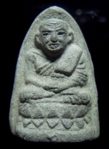 **วัดใจ**หลวงปู่ทวดเนื้อว่านหลังโรยผงตะไบ ใต้ฐานฝังตะกรุด ไม่ทราบที่**สวยๆ เชิญชมครับ