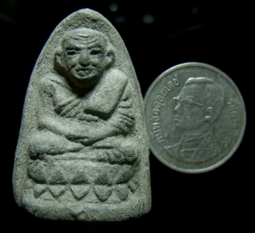 **วัดใจ**หลวงปู่ทวดเนื้อว่านหลังโรยผงตะไบ ใต้ฐานฝังตะกรุด ไม่ทราบที่**สวยๆ เชิญชมครับ