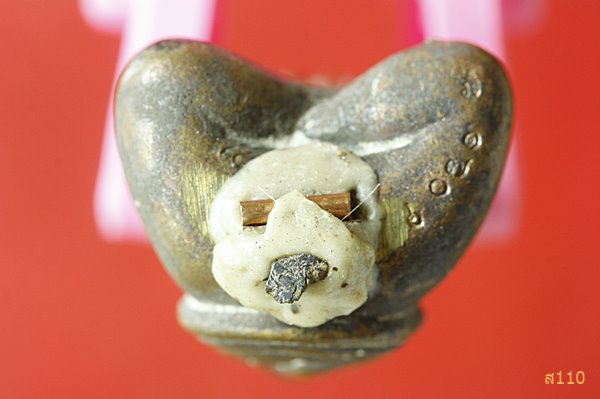 พระปิดตาลอยองค์ ก้นอุดเทียนชัย แร่ ตะกรุด เกศา ไม่ทราบที่