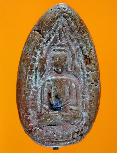 พระเนื้อดินพิมพ์ขุนแผนไข่ผ่าซีก (4 กร) ฝังตะกรุด หลวงพ่อกวย วัดโฆสิตาราม(พิมพ์ใหญ่)