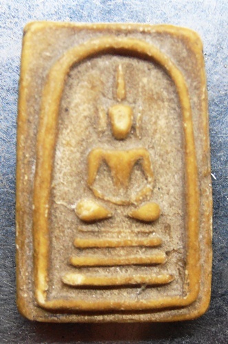 พระสมเด็จพิมพ์เข่าตุ่ม เนื้อผงน้ำมัน หลวงพ่อกวย สวยๆครับ