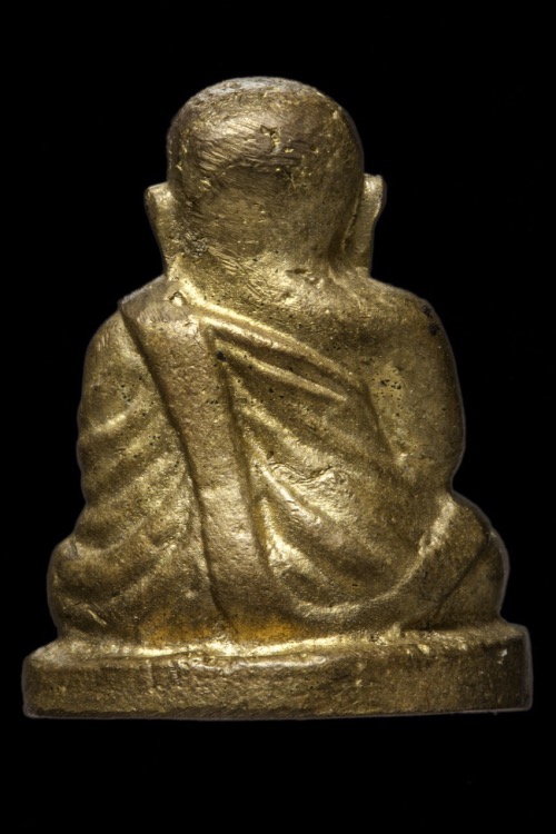 รูปหล่อหลวงพ่อเงิน บางคลานรุ่นช้างคู่เนื้อทองเหลือง วัดท้ายน้ำ ปี2526พร้อมกล่องสวยเดิม