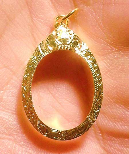 กรอบทองยกซุ้ม โชว์ห่วง ใส่เหรียญเม็ดแตงหลวงปู่ทวด/ลป.หมุนนน./หัวนโม/นน.0.91กรัมราคา1860บาท 