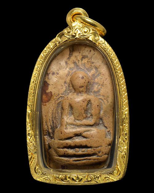 พระคง กรุเก่า จ.ลำพูน ฟอร์มตรง สภาพสวย+เลี่ยมทองหนาหนา+บัตรรับรองครับ